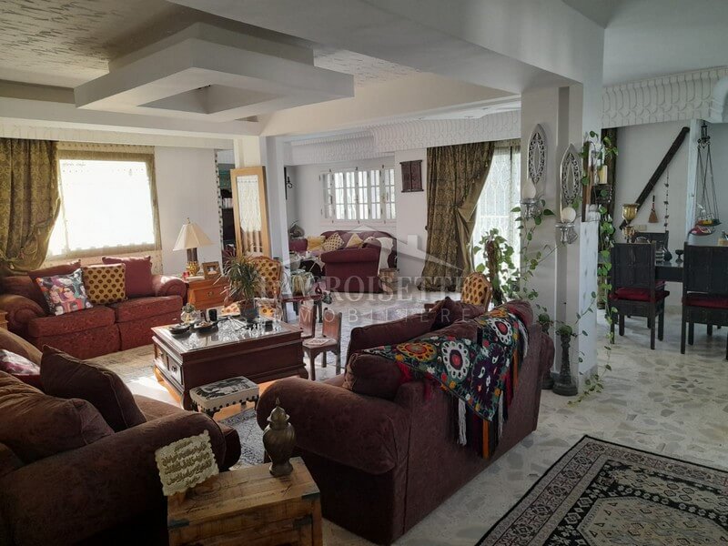 Villa S+5 avec piscine à Gammarth 